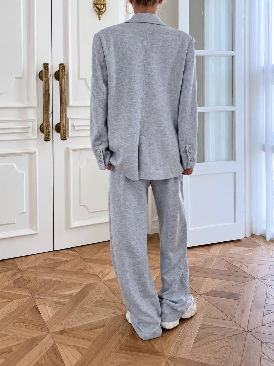 Relaxed Notched-Lapel Blazer and Wide-Leg Pants Set – Light Grey