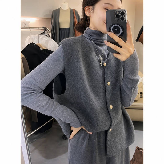 Sleeveless Cardigan With Rounded Neckline and Decorative Buttons – Grey